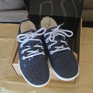 Allbirds NWT Men's Size 8 Dark Gray/Purple Sneakers